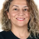 عائشة سيزريل