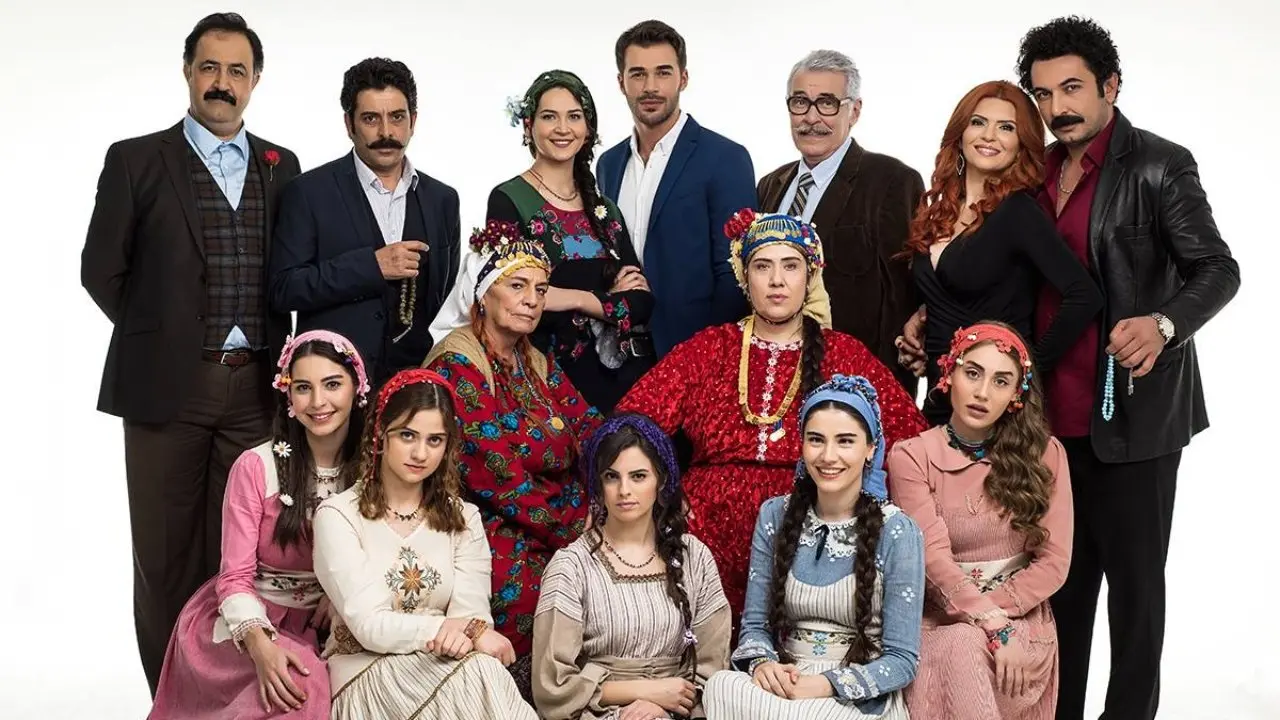 صورة الغلاف العريضة لمسلسل سيدة القرية (Hanım Köylü)